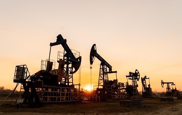 Нефть стремительно дешевеет на фоне роста запасов в США