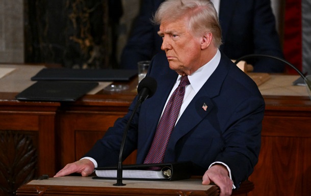 Республиканцы призвали Трампа возобновить военную помощь Украине