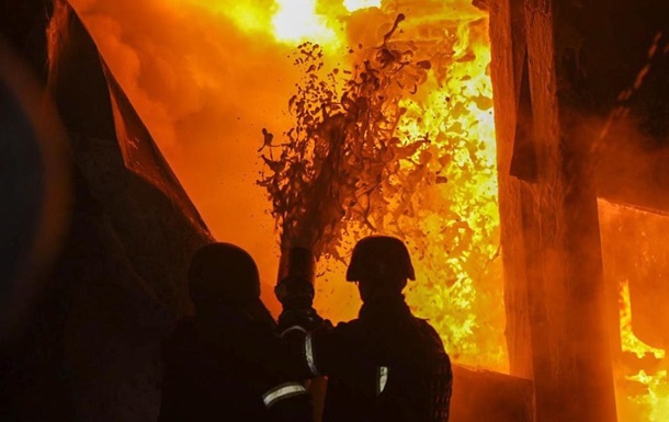 Российский дрон упал на жилые дома в Сумах