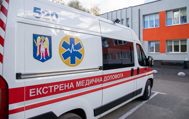 У Києві чоловік перерізав собі горло бензопилою