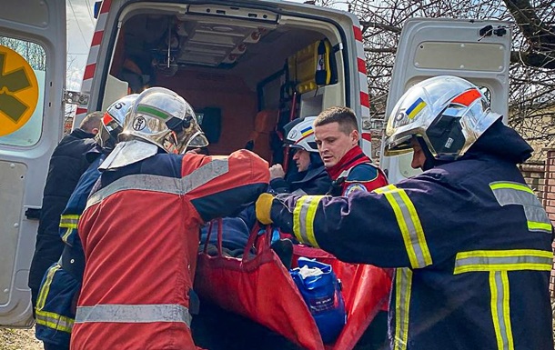 На Буковине мужчина застрял в мотоблоке