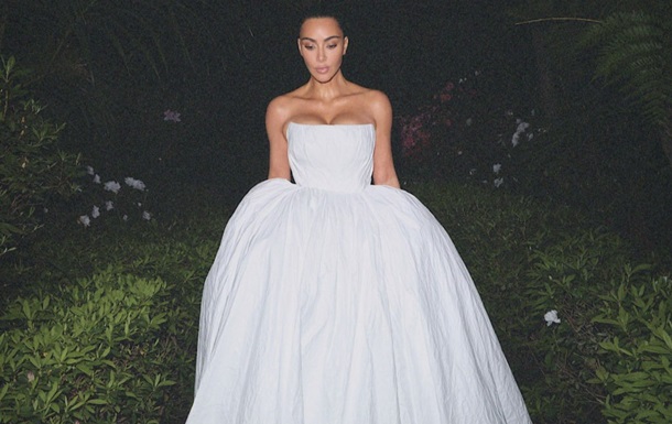 Бывший заставил Ким Кардашьян вернуть обручальное кольцо