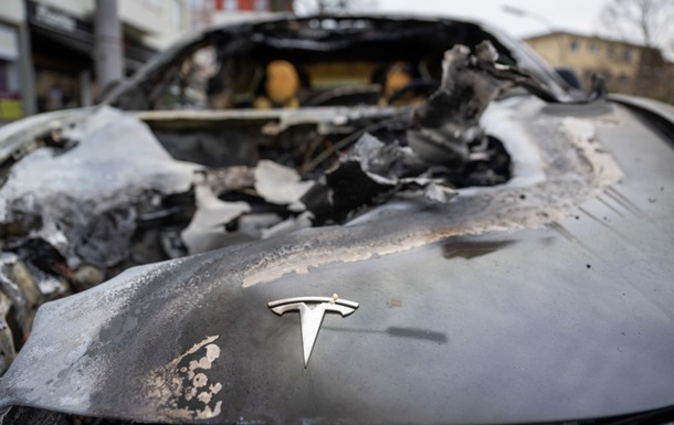 В Берлине сгорели четыре Tesla за ночь