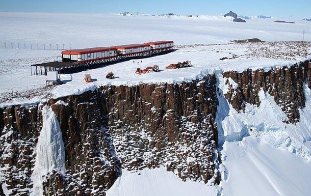 Ученые в Антарктиде оказались в ловушке с коллегой-психопатом - СМИ