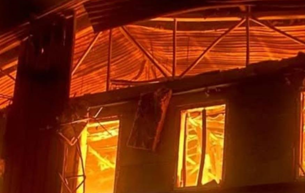 Удар по Кривому Рогу: повреждены предприятие, админздание и склады