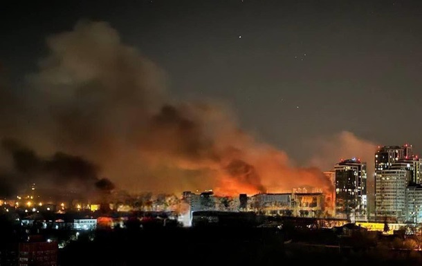 У Дніпрі – відразу кілька пожеж через атаку дронів