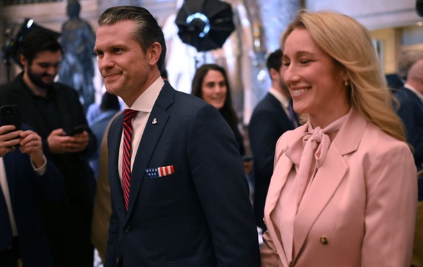 Хегсет берет родственников на встречи по Украине - СМИ