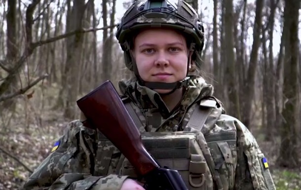 Перша дівчина стала до лав ЗСУ за Контрактом 18-24