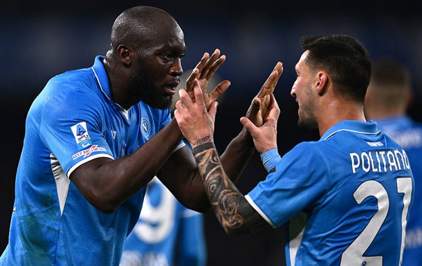 Наполи удержал победу над Миланом, продолжив преследование Интера