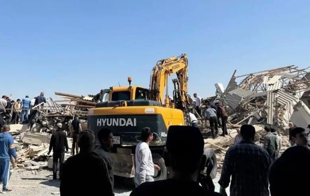 В Узбекистане после взрыва обрушилась мечеть