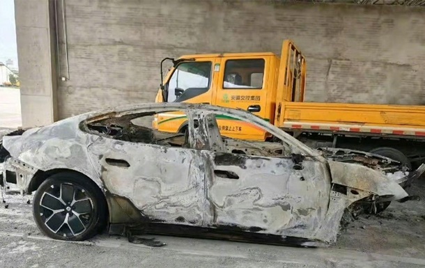 Акции Xiaomi упали после ДТП с ее электромобилем