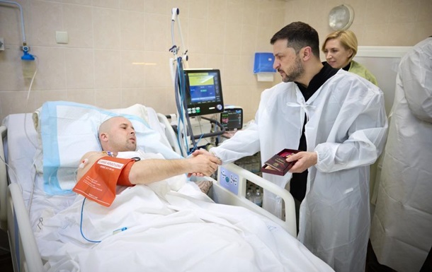 Зеленский приехал в Днепр и посетил госпиталь