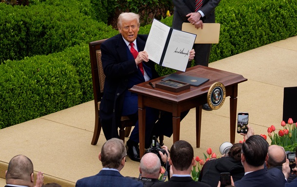 Трамп объявил чрезвычайное положение в экономике США