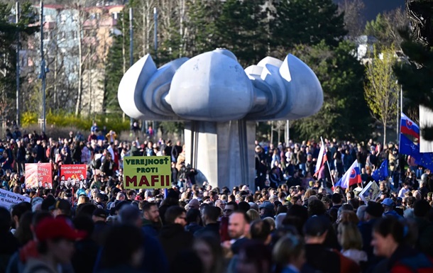 В Словакии массово протестуют против скандального проекта Фицо