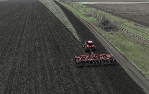 В Україні розпочали сівбу соняшнику
