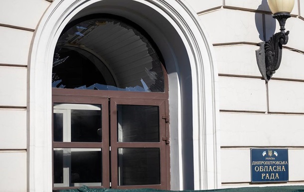 У Дніпрі пошкоджено облраду через атаку дронів
