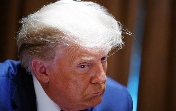 Трамп планує продати 52% акцій у Truth Social