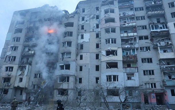 РФ ударила по Купянску: загорелся многоэтажный дом, есть пострадавшие