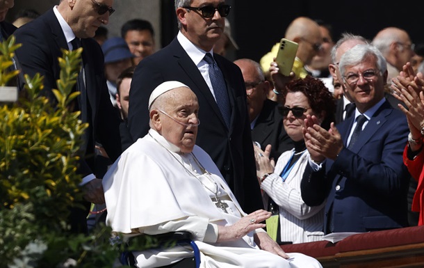 Папа Римский поприветствовал верующих в Ватикане