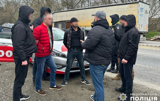 На Хмельниччині затримали іноземців за розбій і вимагання