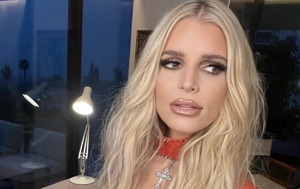 Джессика Симпсон призналась, что пьет сперму змеи