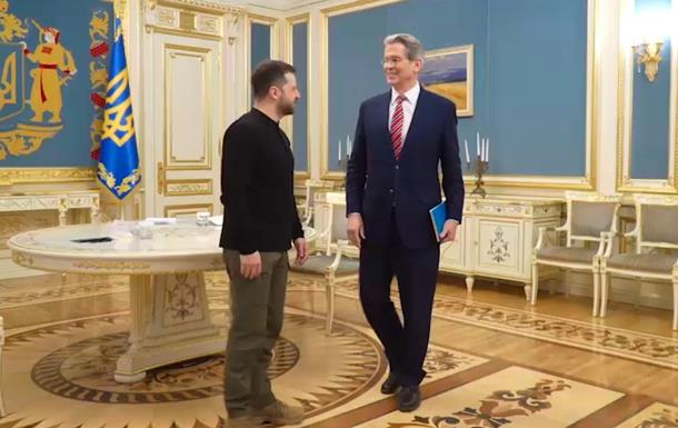  Прекратите стучать пальцем : Зеленский рассказал о переговорах с Бессентом