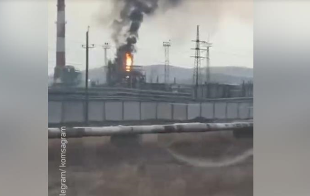 У РФ сталася пожежа на одному з найбільших НПЗ Далекого Сходу