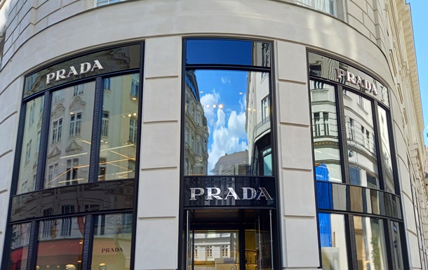 Prada купує Versace за 1,38 млрд доларів 