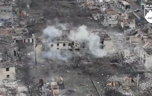 Военные показали очистку поселка Шевченко от оккупантов