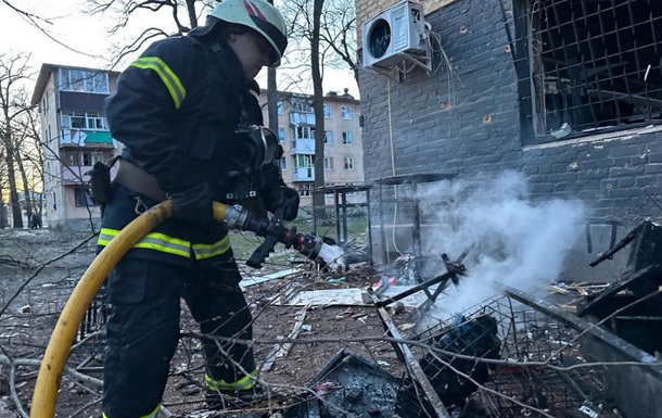 На Житомирщині дрон РФ влучив у багатоповерхівку, є загиблий