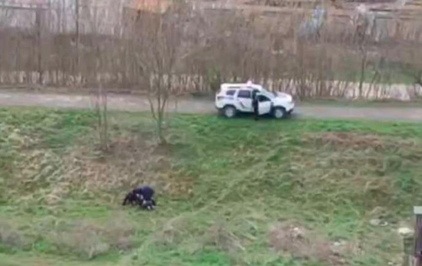 В Ивано-Франковске мужчина укусил работника ТЦК за раненую ногу