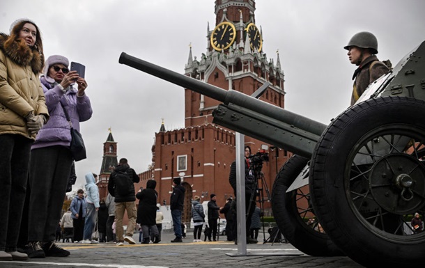 Відповідь на парад. Плани України на 9 травня