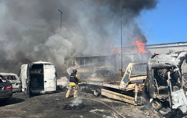 Дрони атакували Слов янськ: спалахнули пожежі, поранено людину