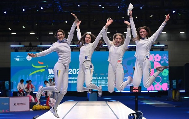 Украинские шпажистки стали чемпионками мира среди юниоров