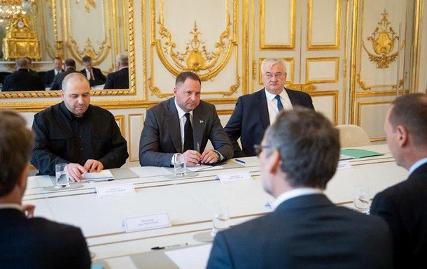 Делегация Украины провела первую встречу в Париже