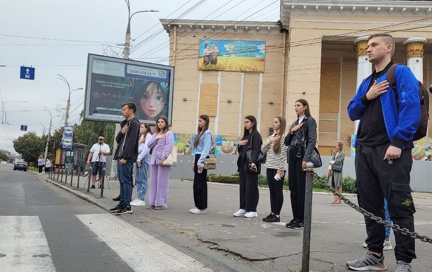 Мінрозвитку презентувало посібник із хвилини мовчання для громад