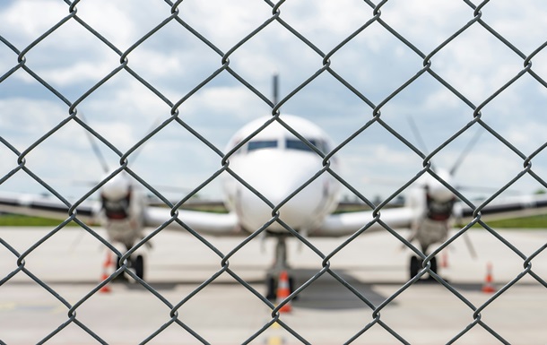 Польша планирует первой возобновить авиасообщение с Украиной