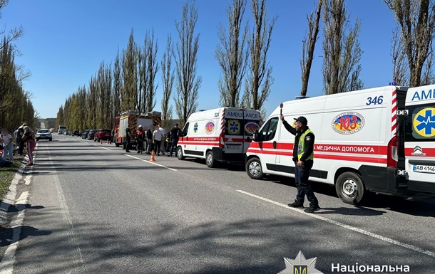 На Вінниччині у ДТП постраждали семеро пасажирів автобуса