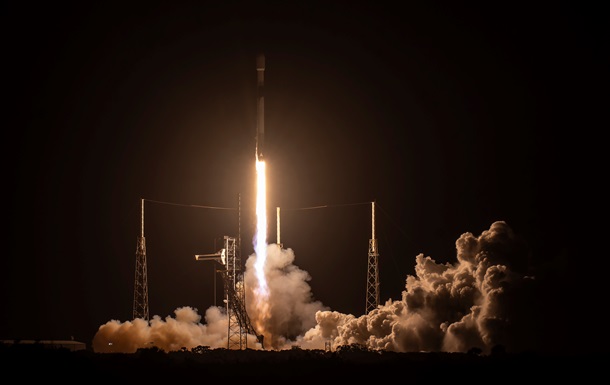 SpaceX запустила капсулу для повторного входу в атмосферу