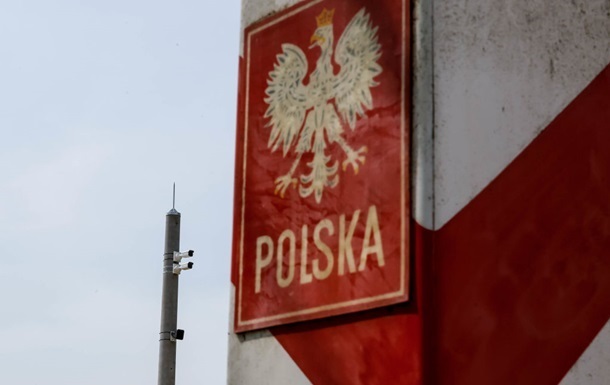 У Польщі відбили масову спробу прориву мігрантів