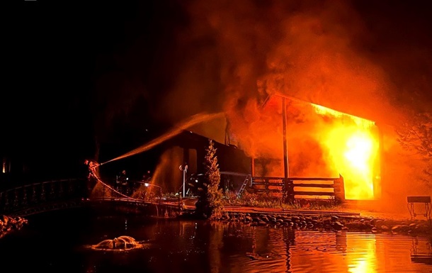 Під Києвом через атаку РФ палав готельний комплекс