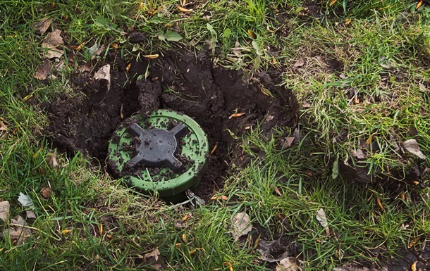 В Балаклее автомобиль подорвался на мине, водитель погиб