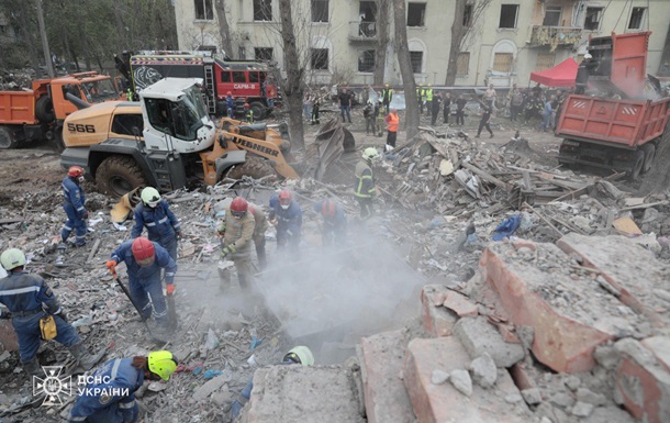 Кількість жертв удару РФ по Києву зросла до 12