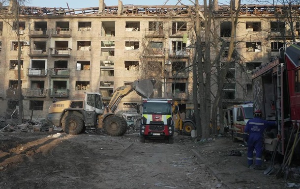 В Киеве завершили спасательную операцию после удара РФ по дому