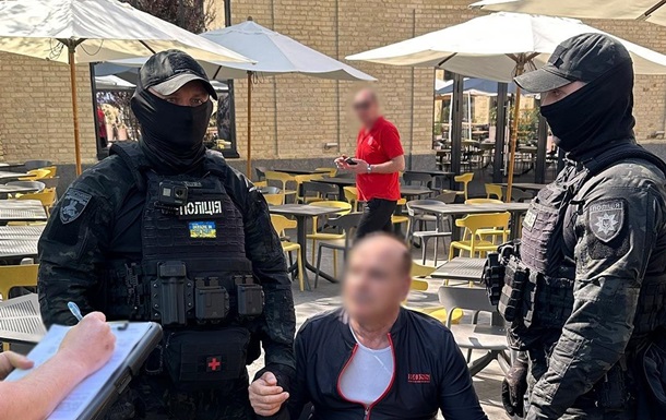 В Киеве мошенник  продавал  должности в полиции