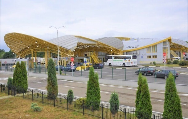 У пункті пропуску Ягодин відновили рух на в їзд в Україну 