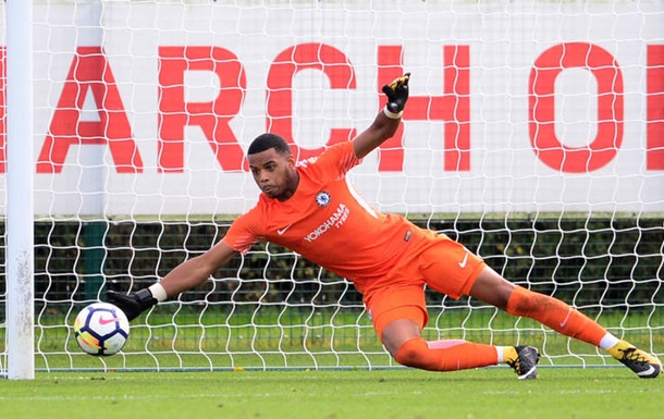 Воротар Челсі поповнив лави військових і готовий їхати в Україну