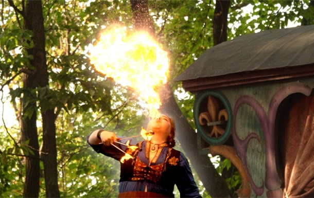 Американская учительница установила мировой рекорд по дыханию огнем