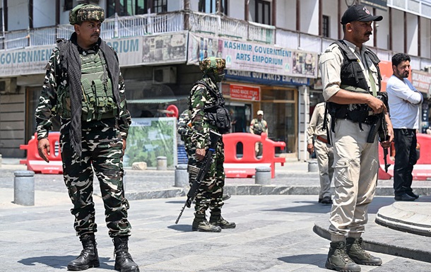 Индия и Пакистан четвертый день подряд не прекращают перестрелки