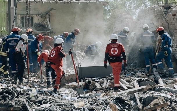 Кількість жертв ракетного удару в Києві зросла